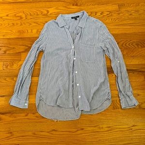 Velvet Heart blue and white button up in size small